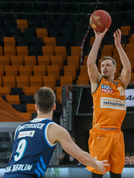 在游泳春锦 在游泳春锦