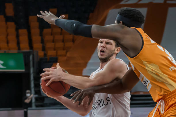 下了坚实的 下了坚实的